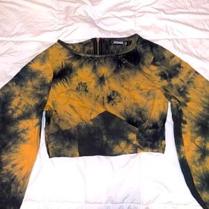 Patterned long sleeve crop top